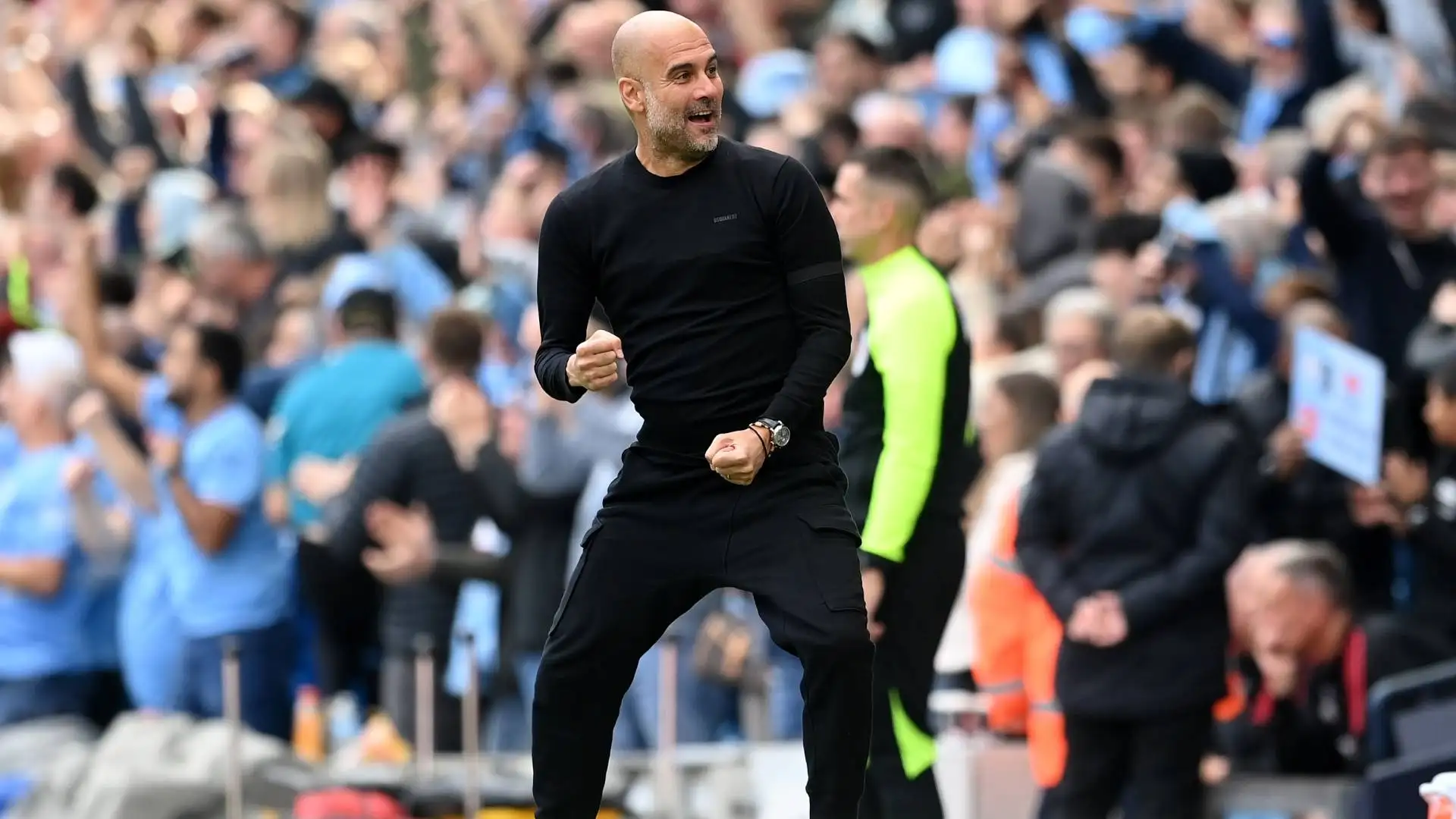 L'esultanza e la gioia di Pep Guardiola dopo uno dei tanti gol dei suoi ragazzi