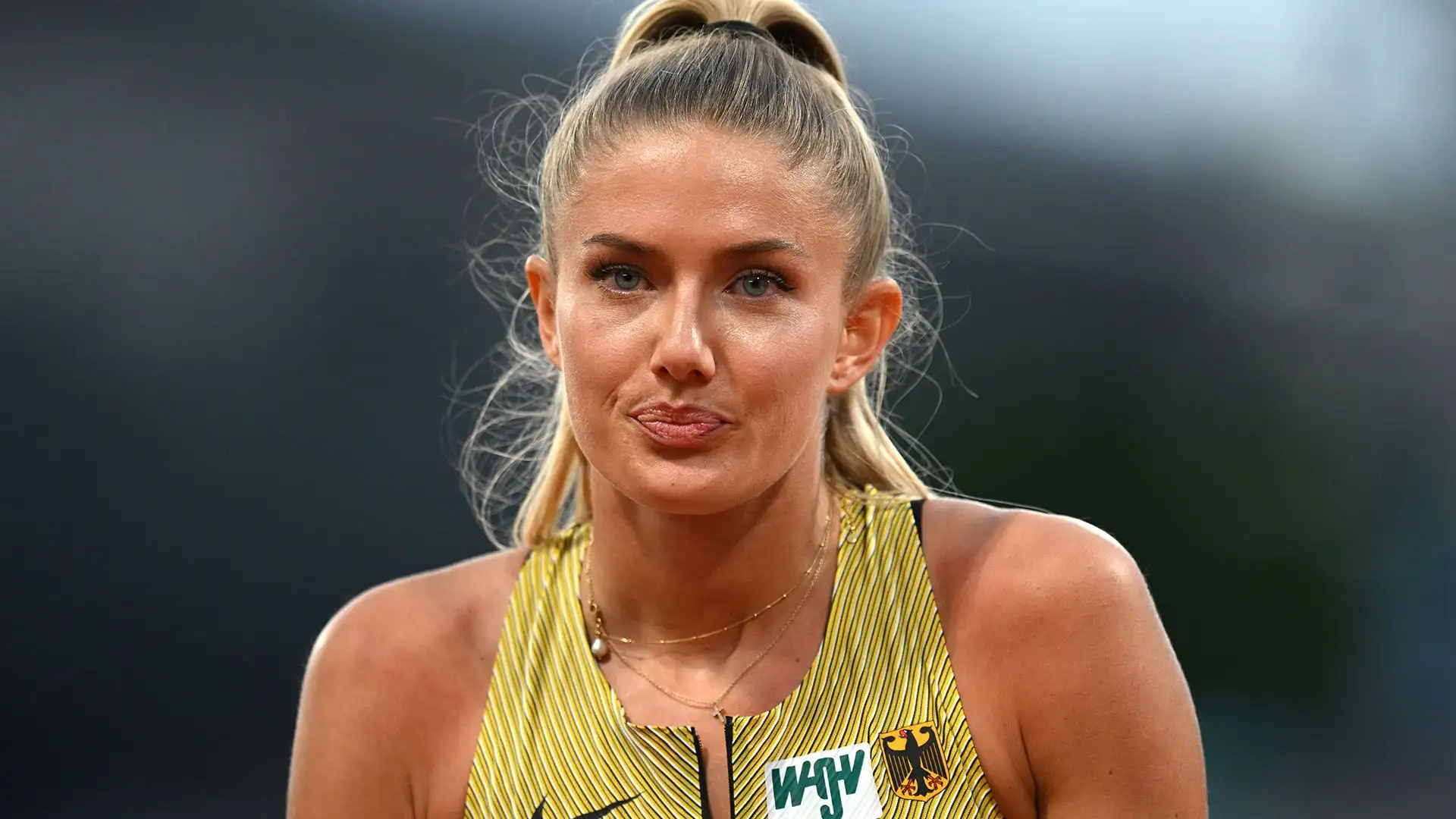 Nel 2017, la rivista australiana Busted Coverage ha descritto Schmidt come "l'atleta più bella del mondo". 