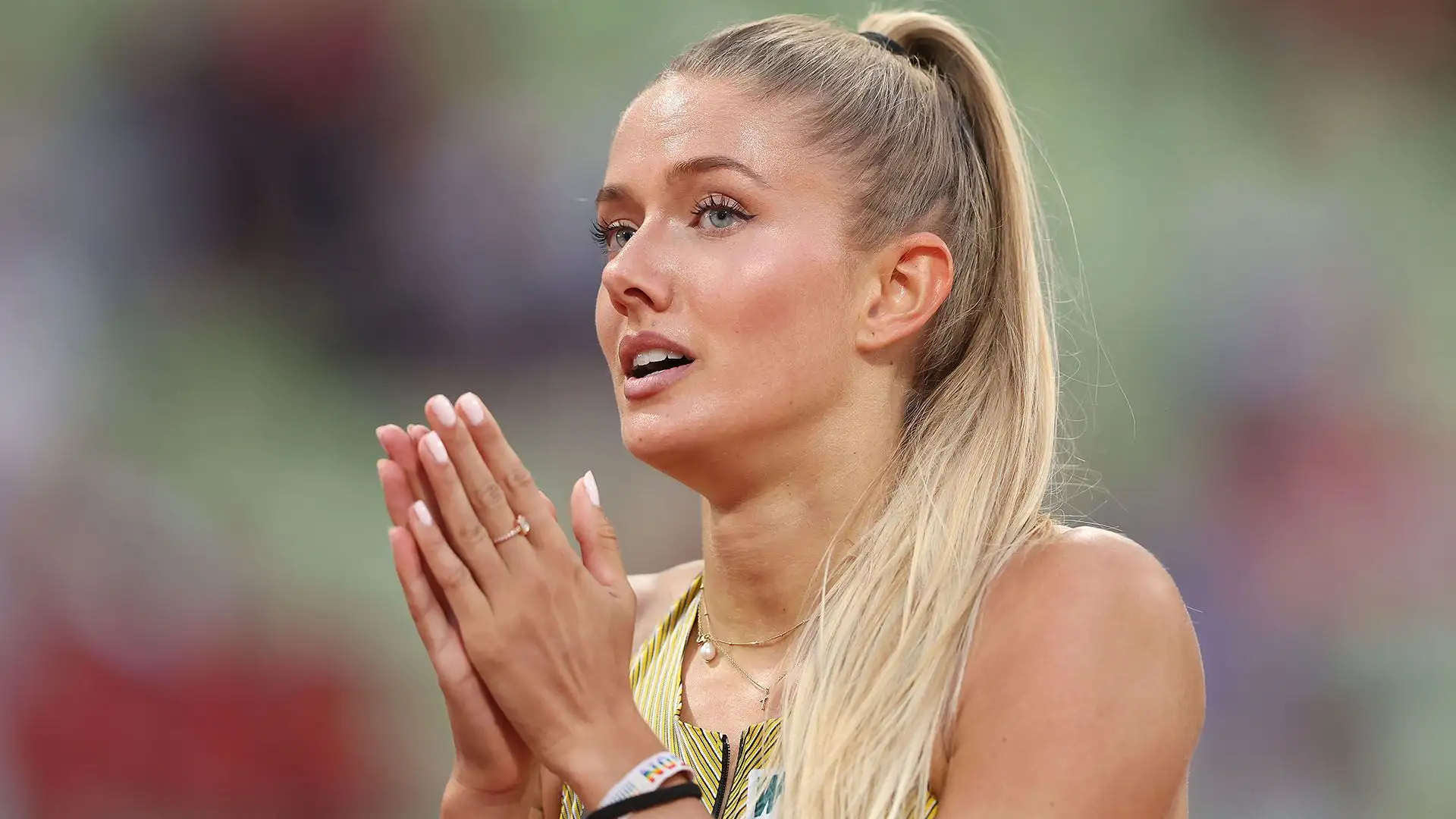 Nel 2017, la rivista australiana Busted Coverage ha descritto Schmidt come "l'atleta più bella del mondo". 