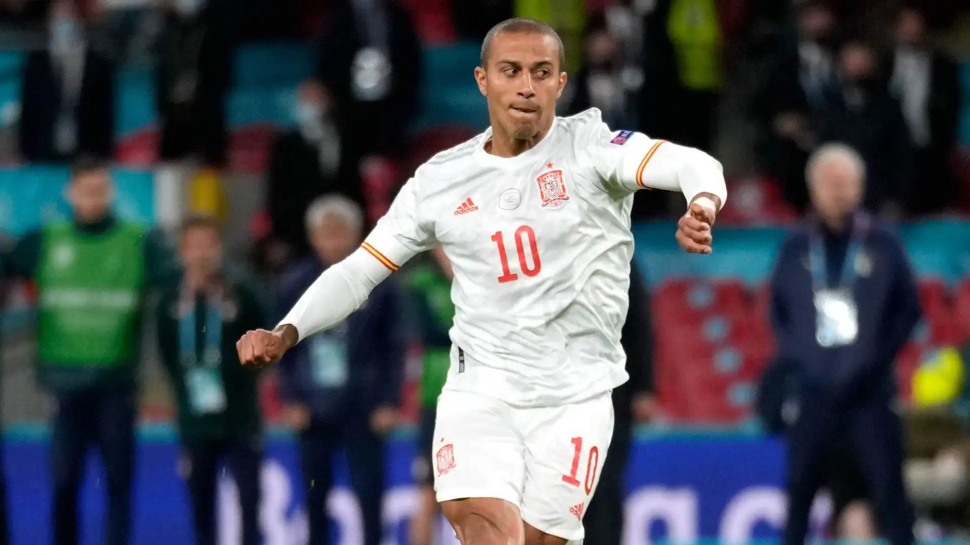 Thiago Alcantara: nato in Italia da padre brasiliano, il centrocampista rappresenta la Spagna di cui ha preso la cittadinanza ai tempi del Barcellona
