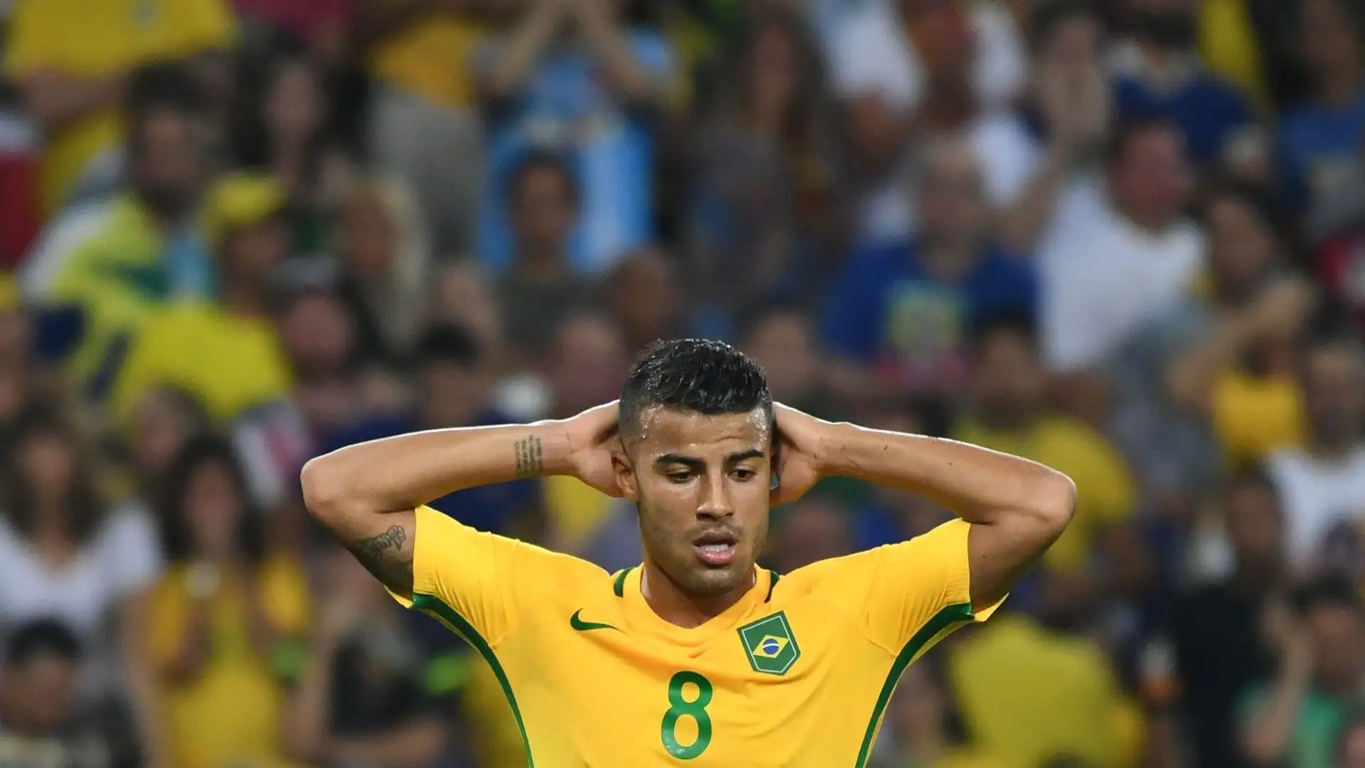 Rafinha: due anni più piccolo del fratello Thiago, gioca per il Brasile
