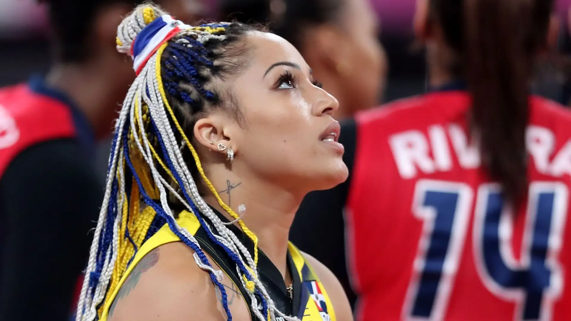 Brenda è alta 167 cm, pesa 55 kg. Tuttora gioca in Italia nella squadra Savino Del Bene