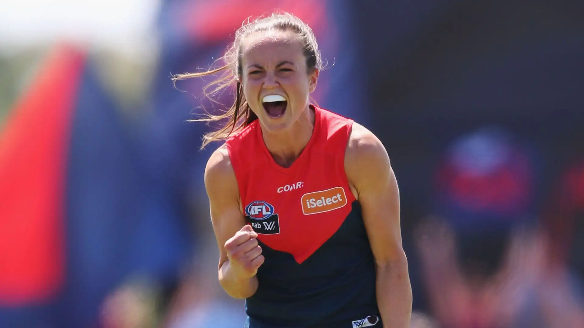 E' una calciatrice australiana che gioca per il Melbourne Football Club