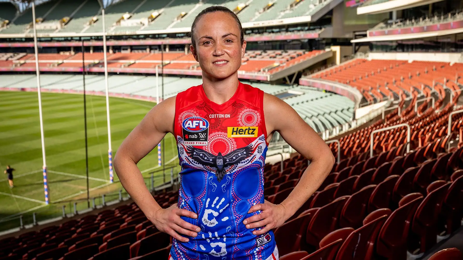 E' una calciatrice australiana che gioca per il Melbourne Football Club