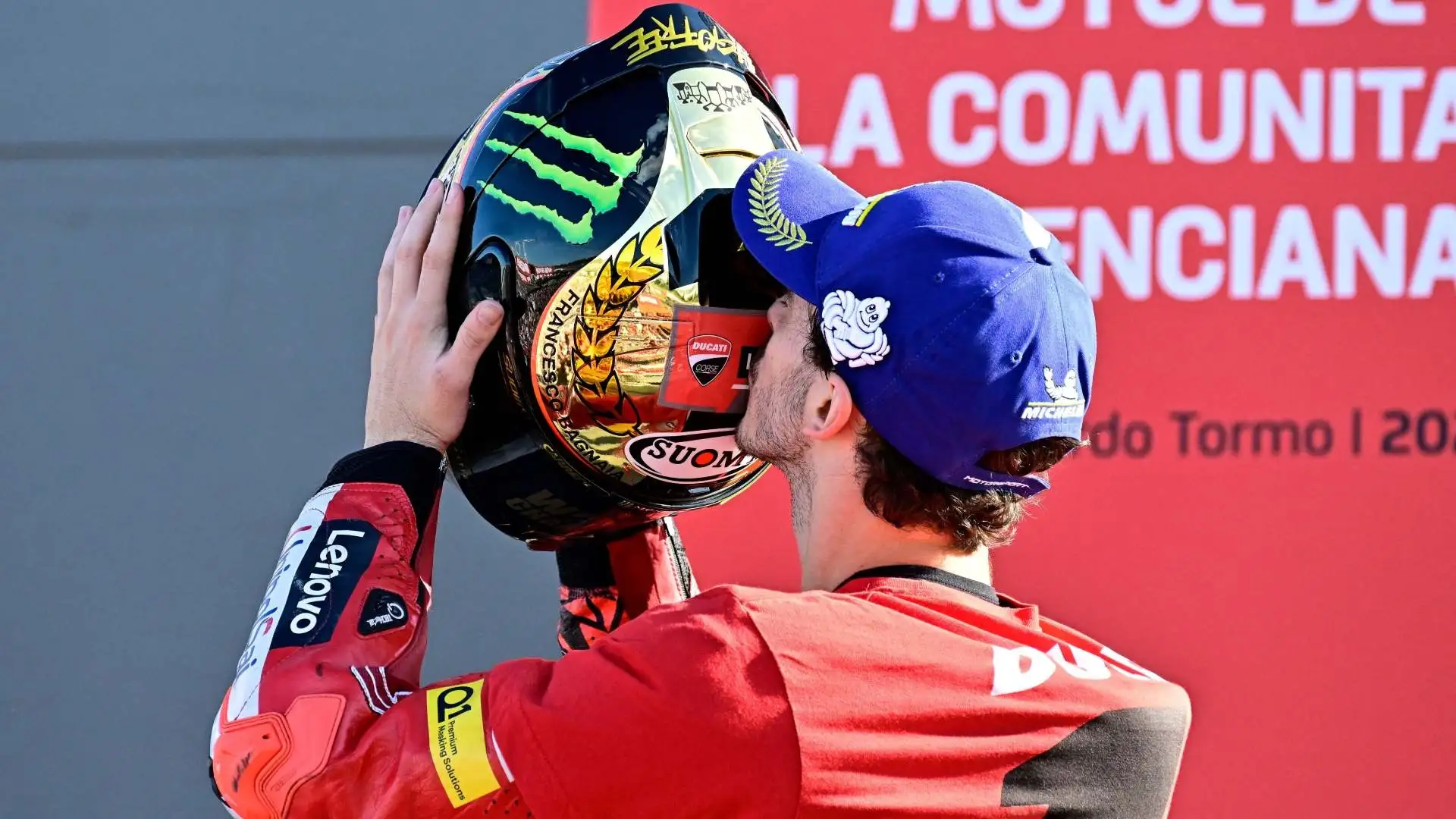 Casco celebrativo per i festeggiamenti