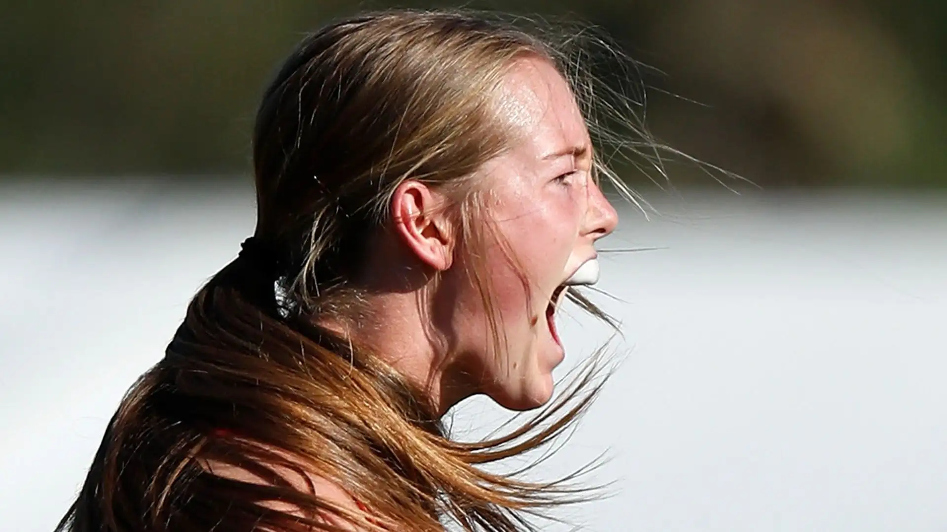Gioca per il Melbourne Football Club nella competizione femminile AFL