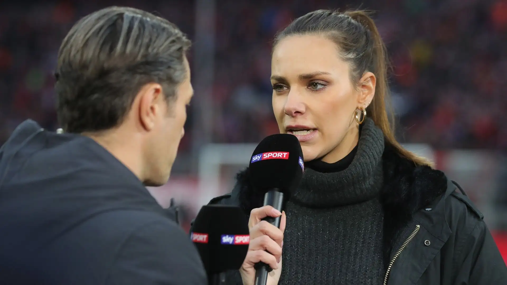 Eccola mentre intervista Niko Kovac