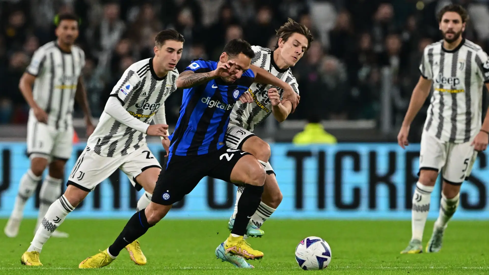 Calhanoglu 6: svolge ancora una volta abbastanza bene il ruolo di vice-Brozovic.