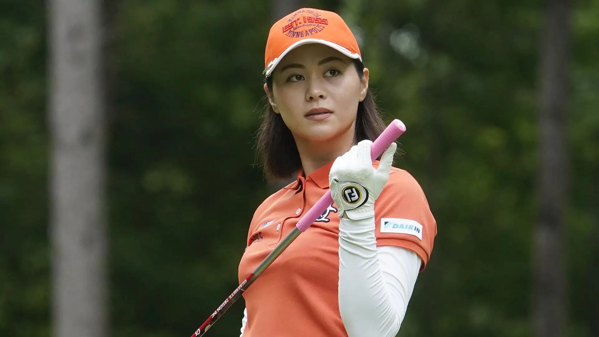 Ha iniziato a giocare a golf all'età di 8 anni grazie alla sua ammirazione per Ai Miyazato e all'influenza di suo padre.