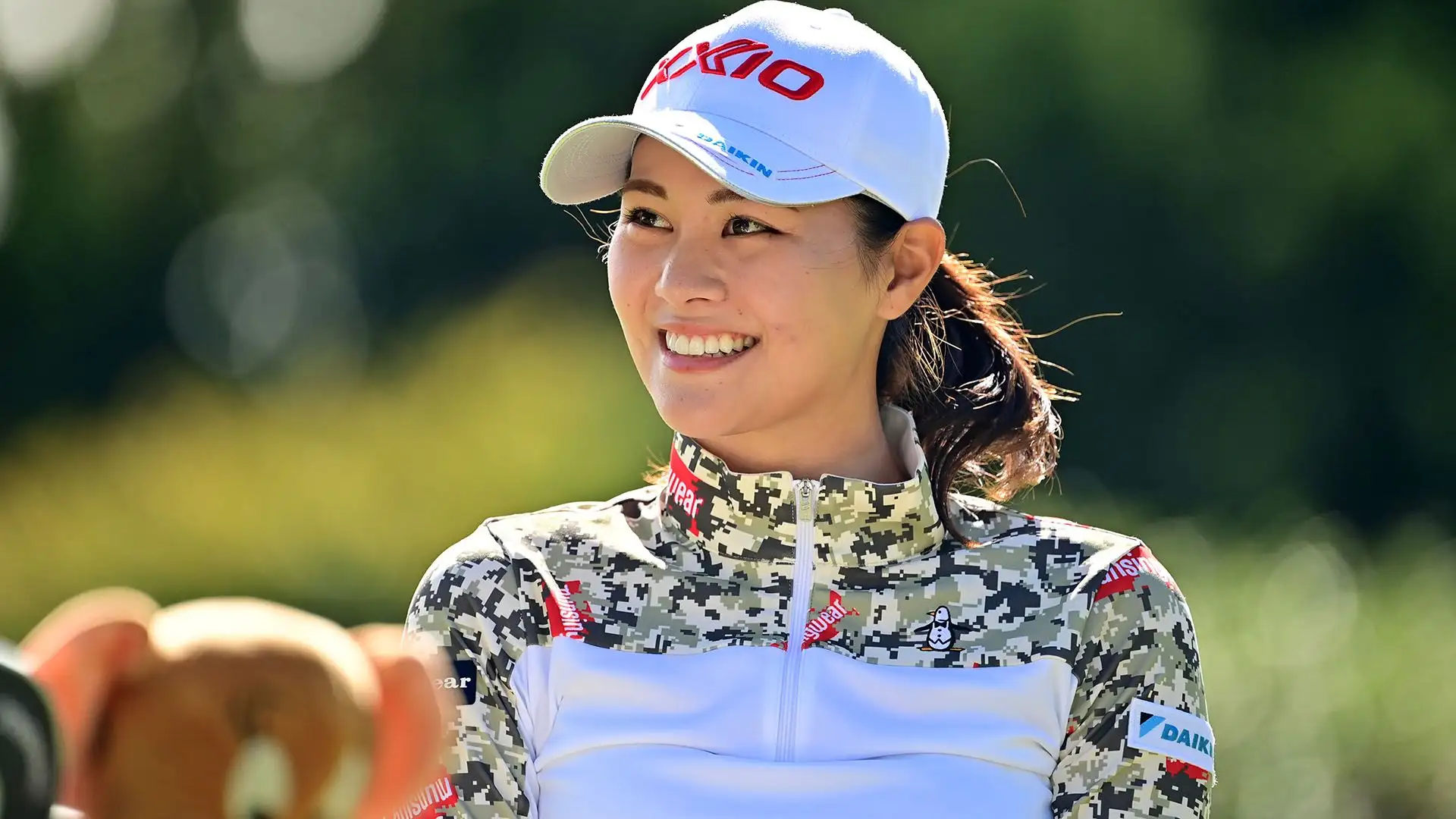 Ha iniziato a giocare a golf all'età di 8 anni grazie alla sua ammirazione per Ai Miyazato e all'influenza di suo padre.