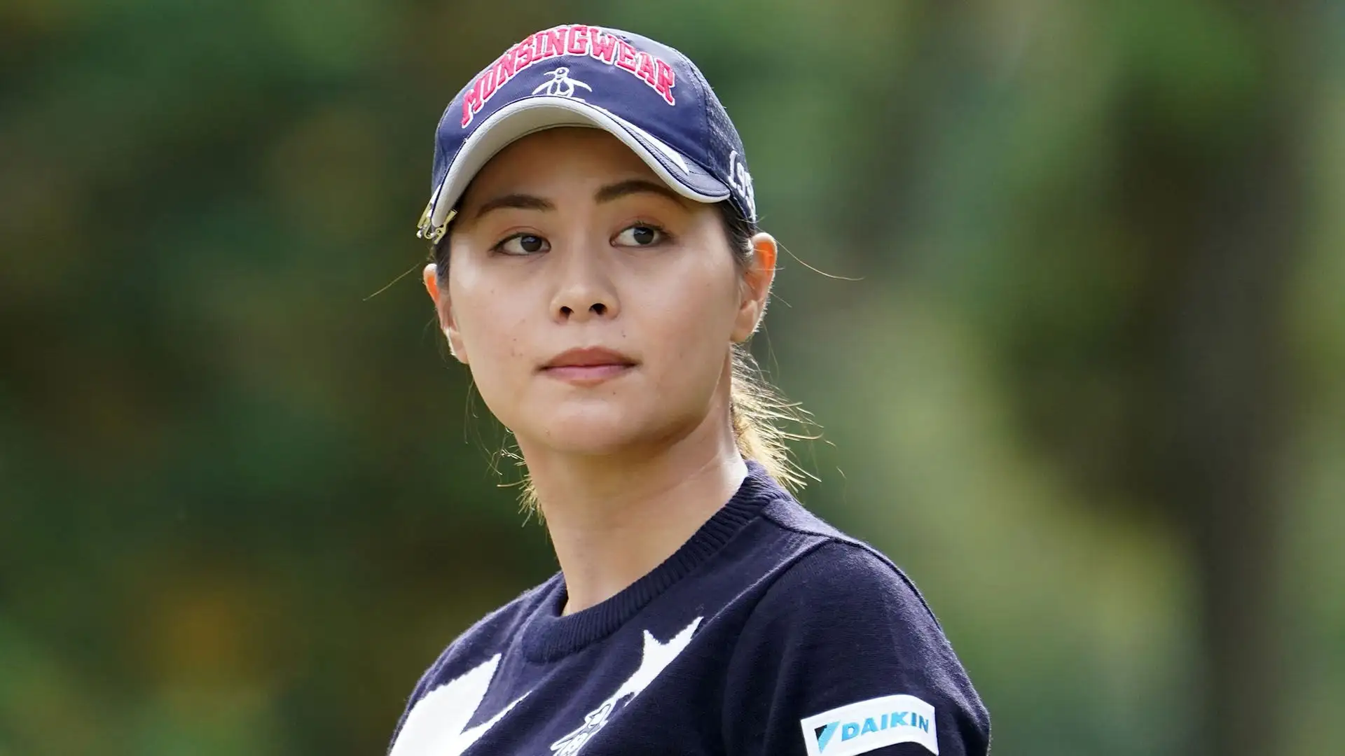 Ha iniziato a giocare a golf all'età di 8 anni grazie alla sua ammirazione per Ai Miyazato e all'influenza di suo padre.