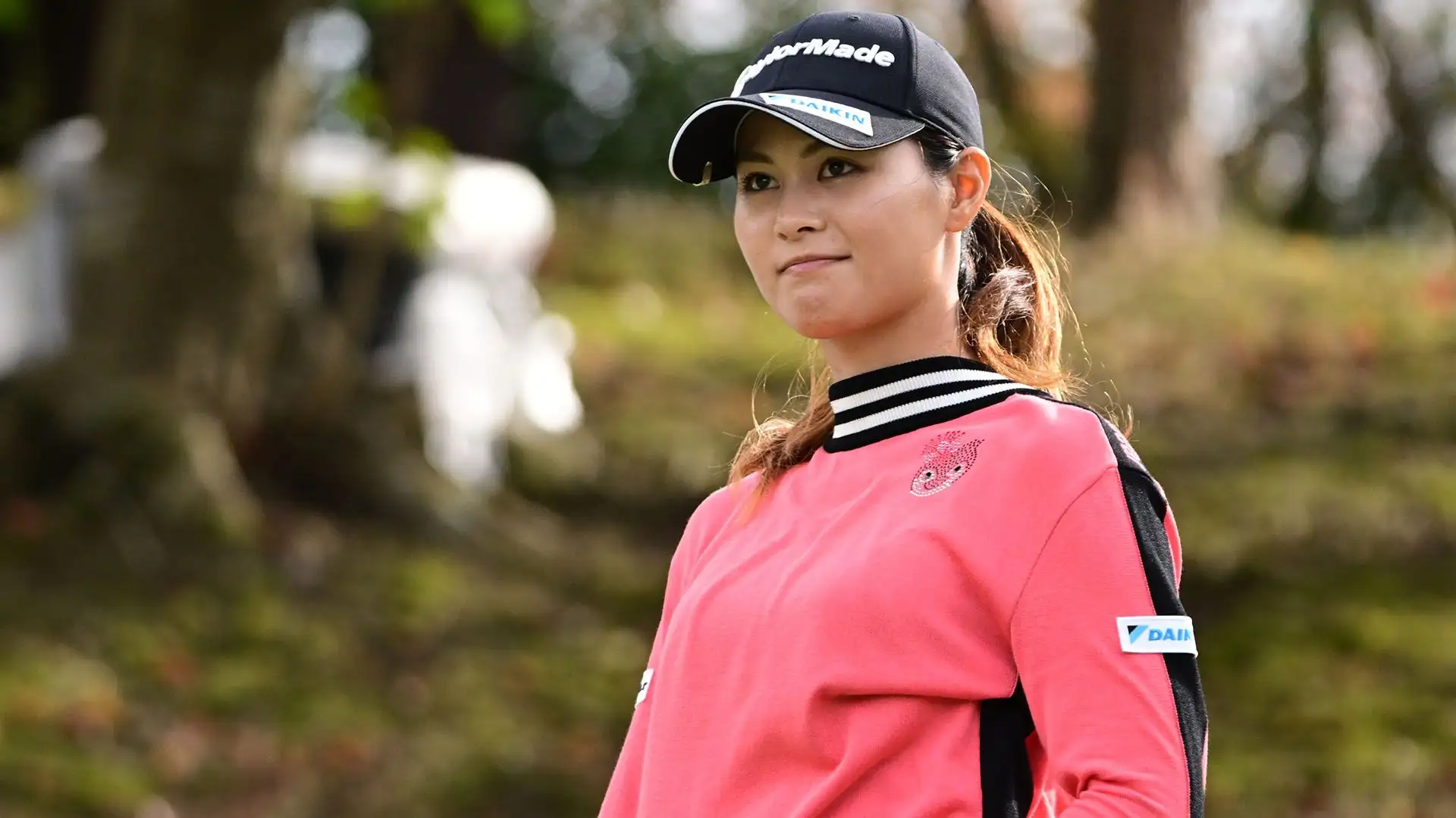 Ha iniziato a giocare a golf all'età di 8 anni grazie alla sua ammirazione per Ai Miyazato e all'influenza di suo padre.