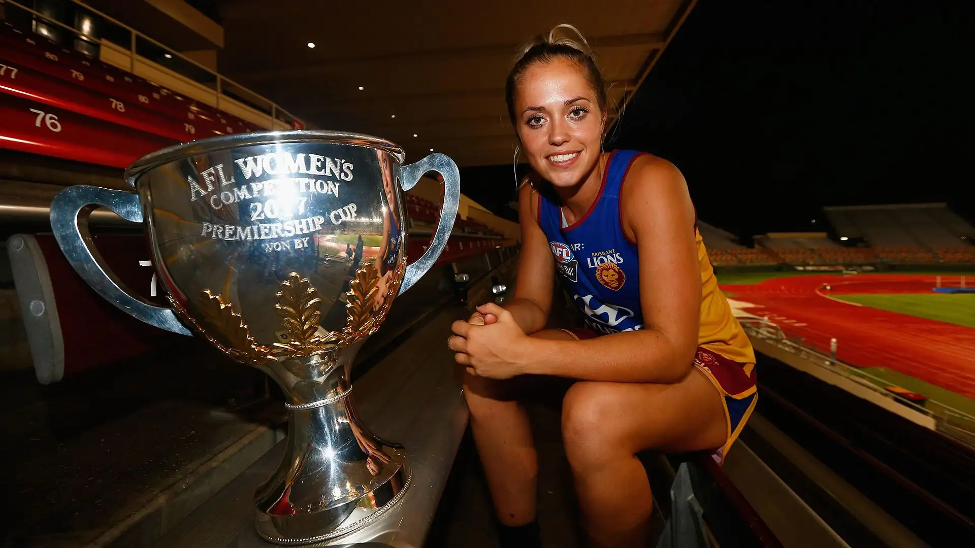 Con l'Hawthorn Football Club ha vinto il McClelland Trophy nel 2024