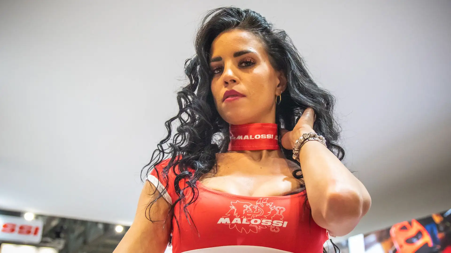 Le modelle si prestano di buon grado a farsi fotografare (ph. Cristian Lovati)