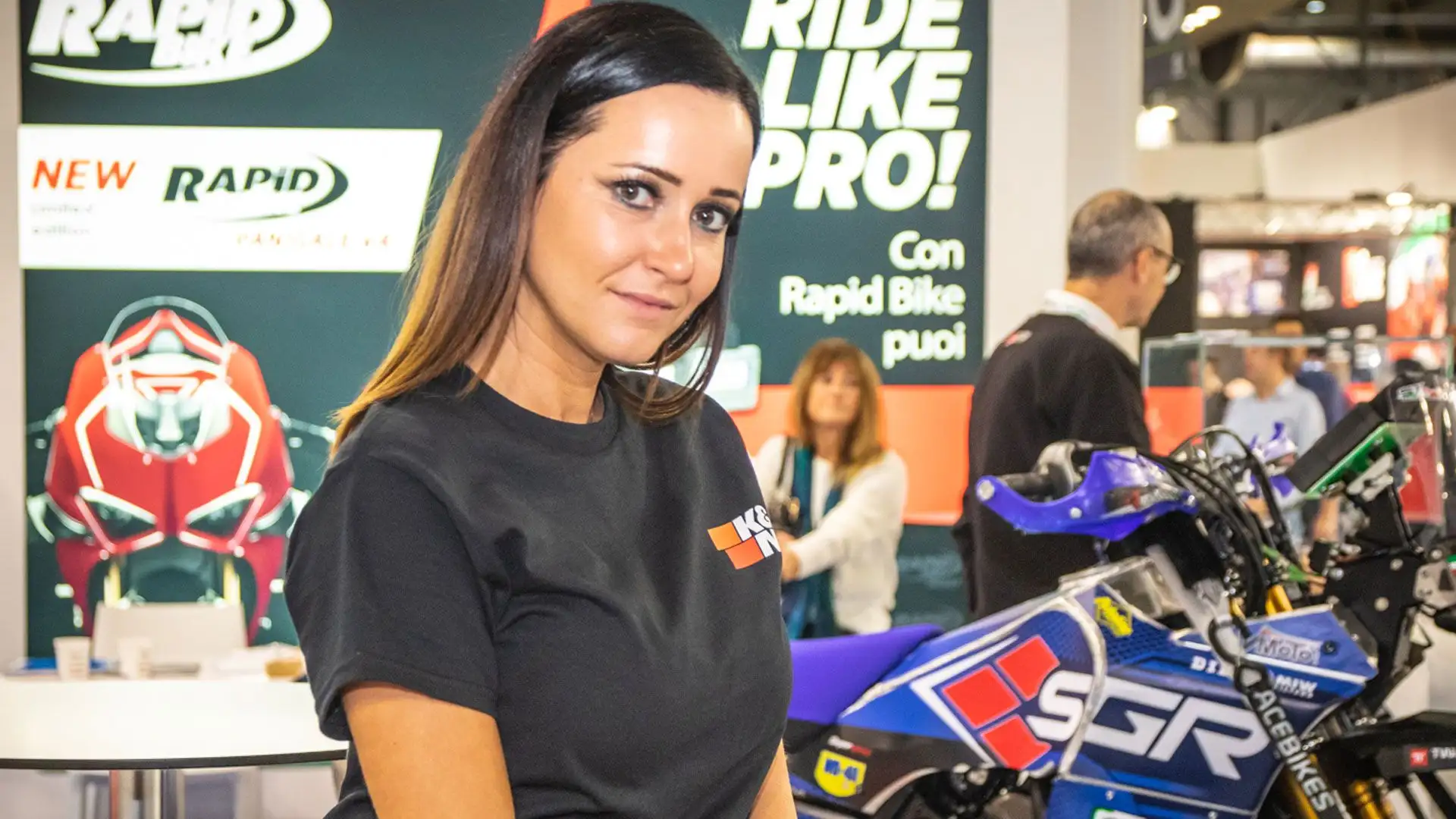 Le modelle non sfuggono agli obiettivi di fotografi professionisti e semplici appassionati (ph. Cristian Lovati)