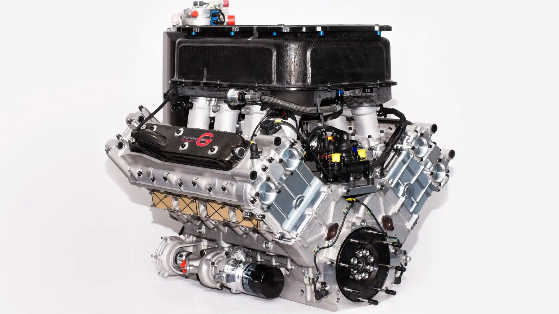 Il motore è un V8 aspirato, 4.500 cc di cilindrata, firmato Gibson Technology
