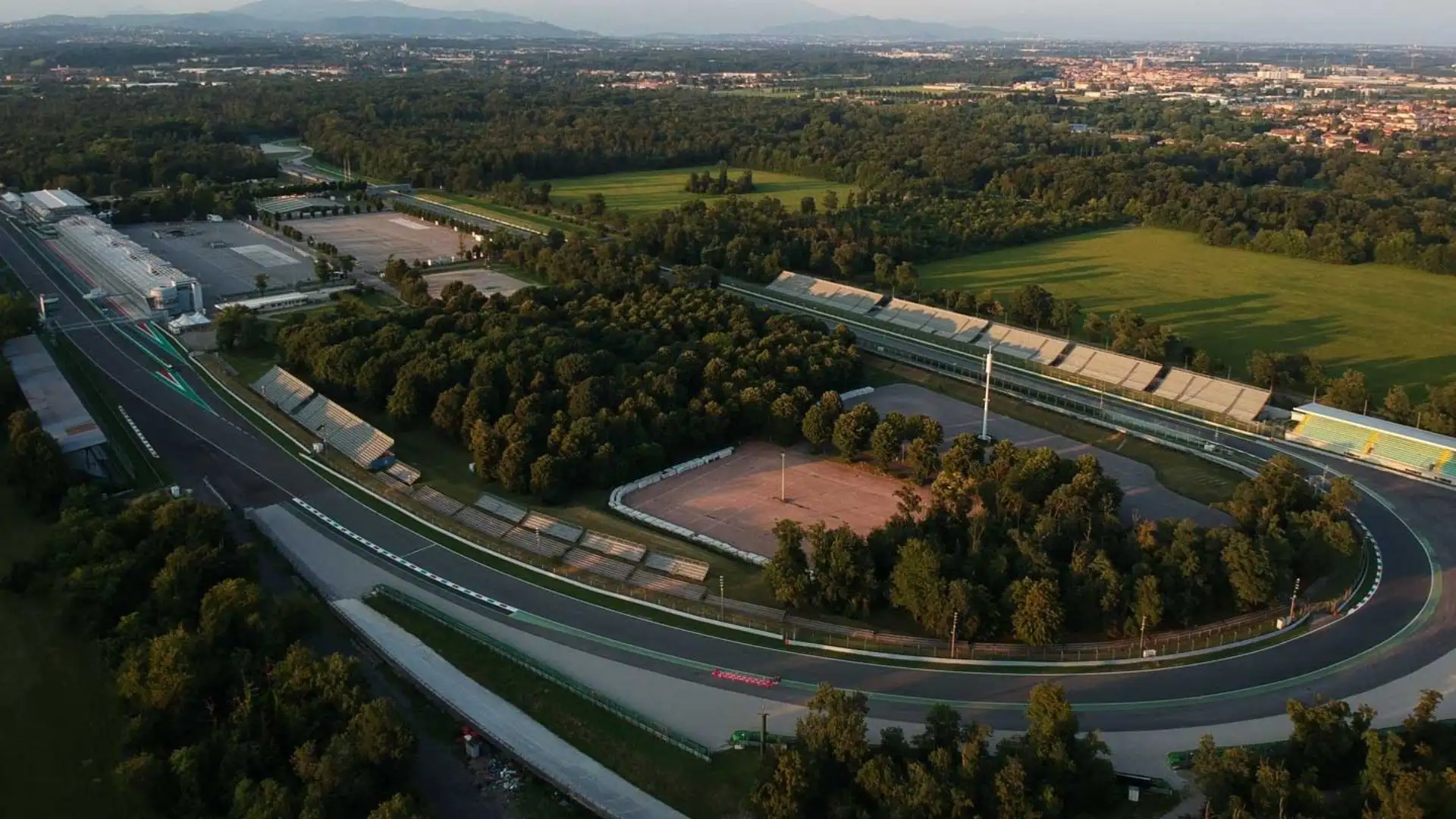 Il telaio, l'ingegneria e l'aerodinamica sono studiati e sviluppati in collaborazione con Dallara 