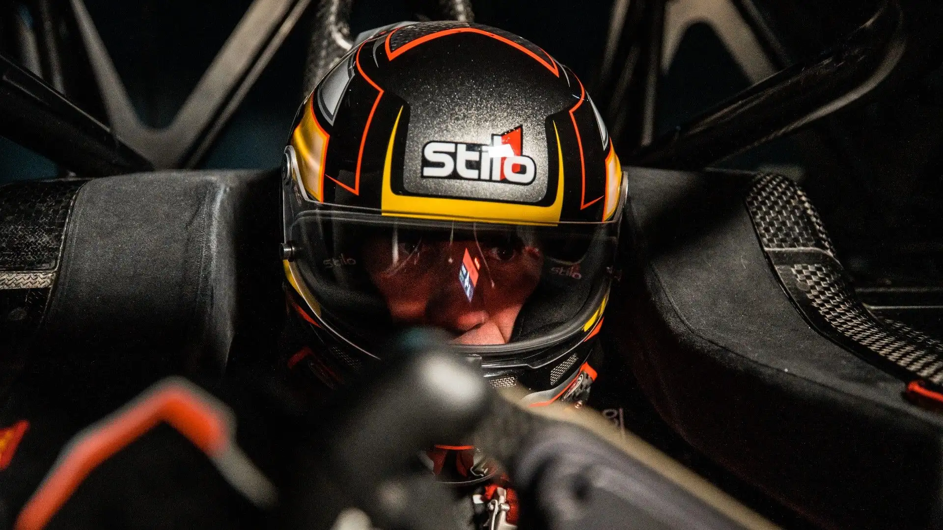 Il casco sarà fornito da Stilo, leader nella produzione dell'oggetto