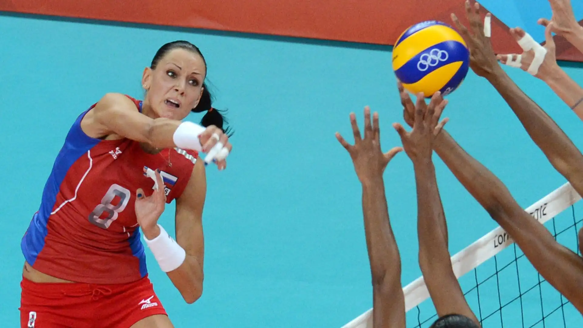 Natalia è alta 194 cm. Il suo ruolo è schiacciatrice