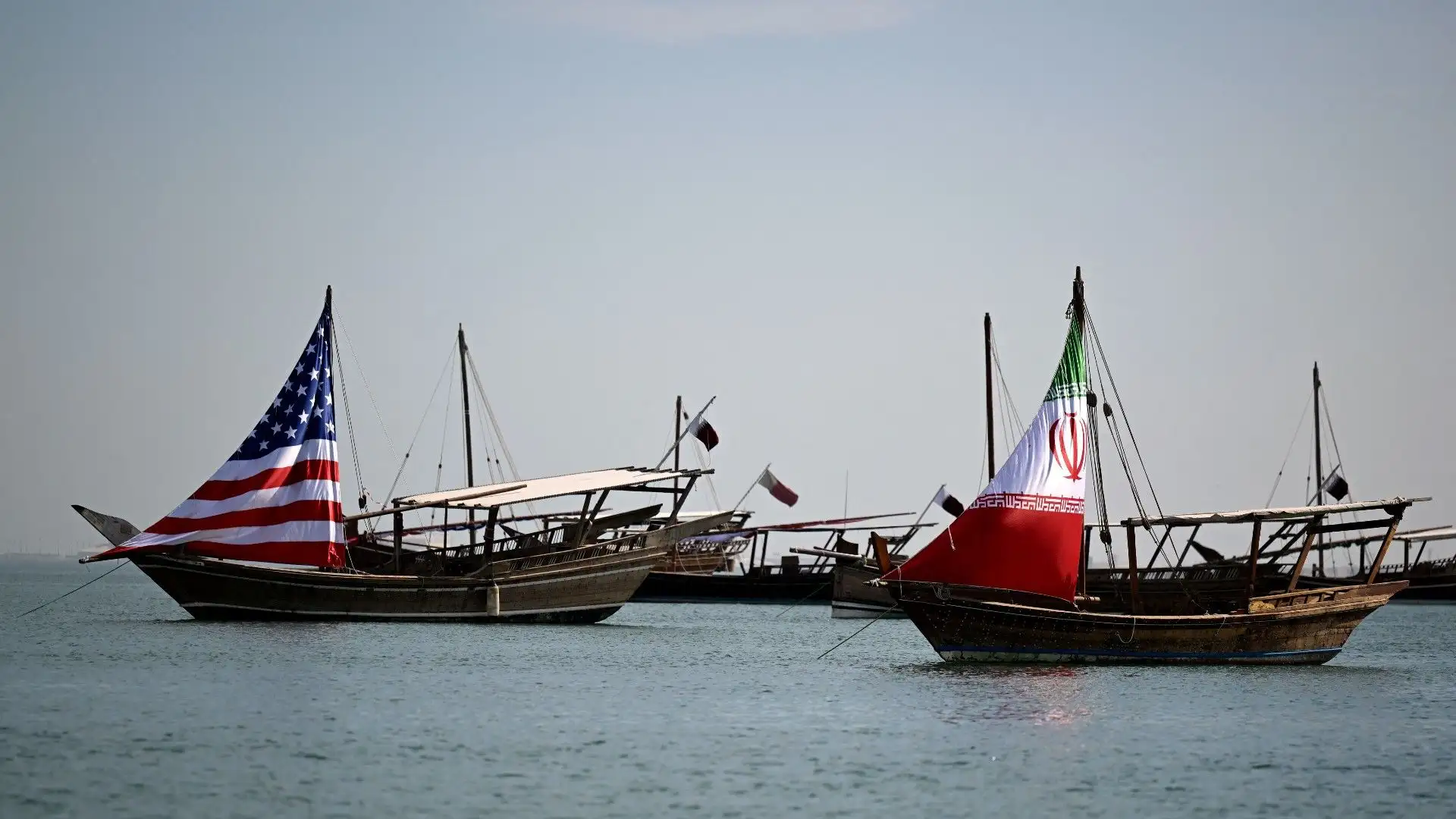 Le bandiere di Stati Uniti e Iran