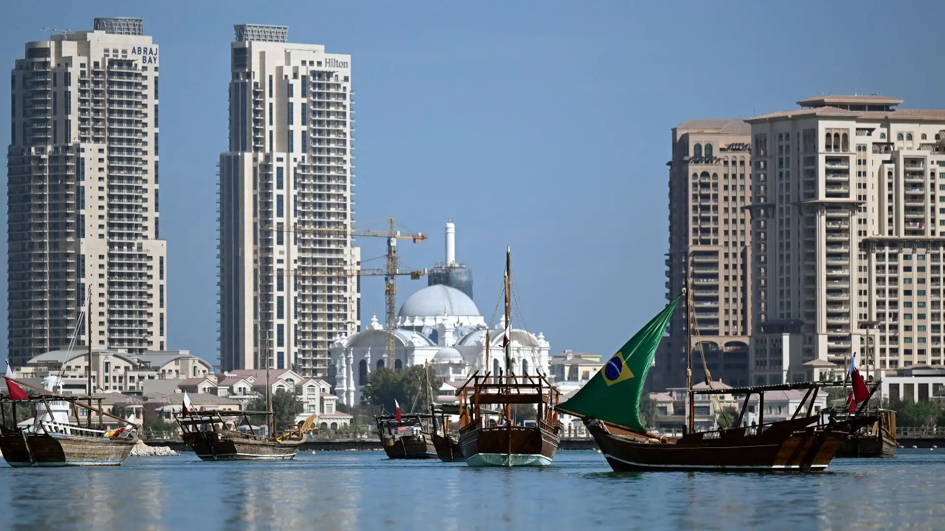 Doha sullo sfondo