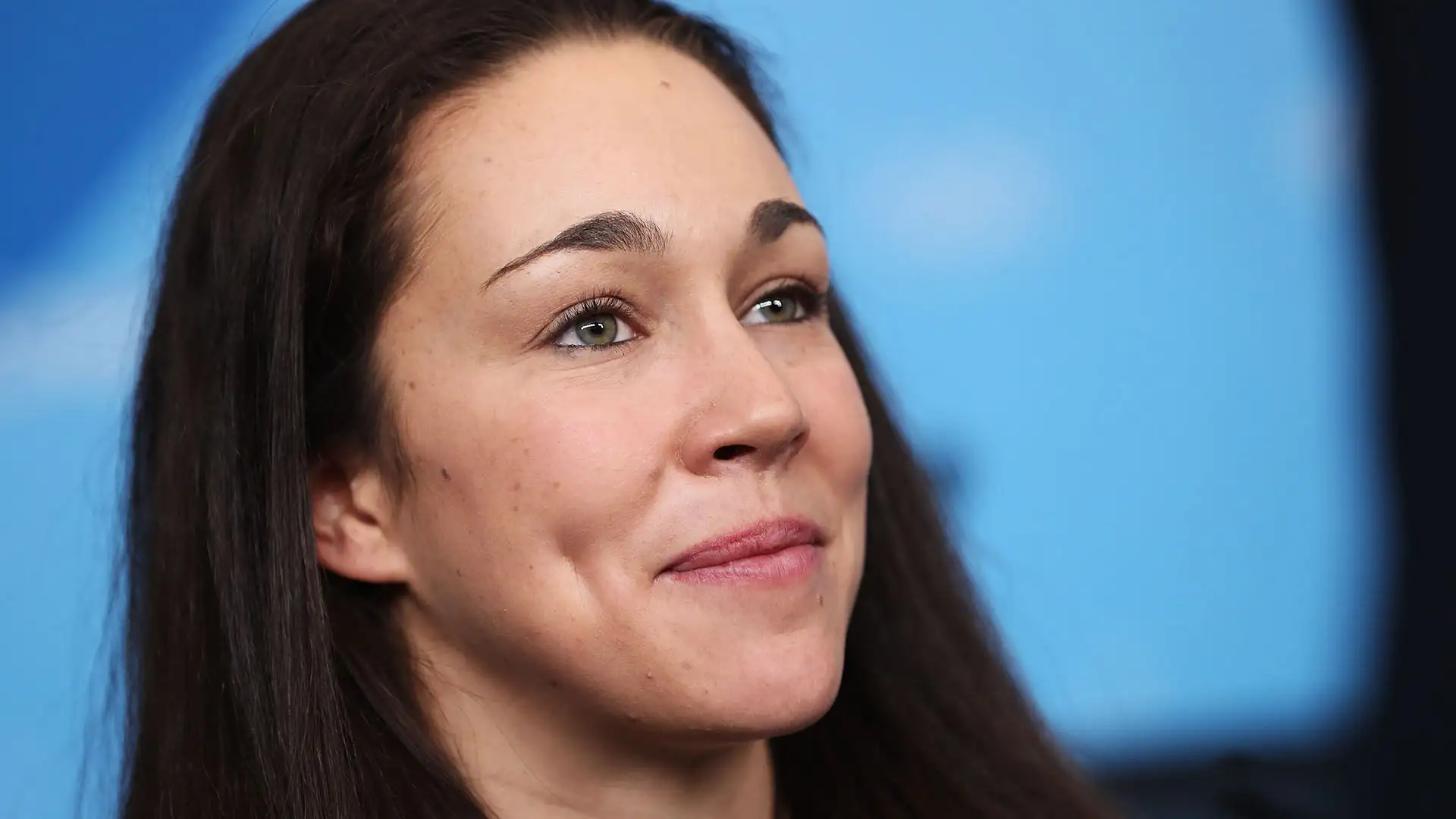 Sarah ha vinto la prima edizione della Coppa del Mondo di salto con gli sci femminile nel 2012.