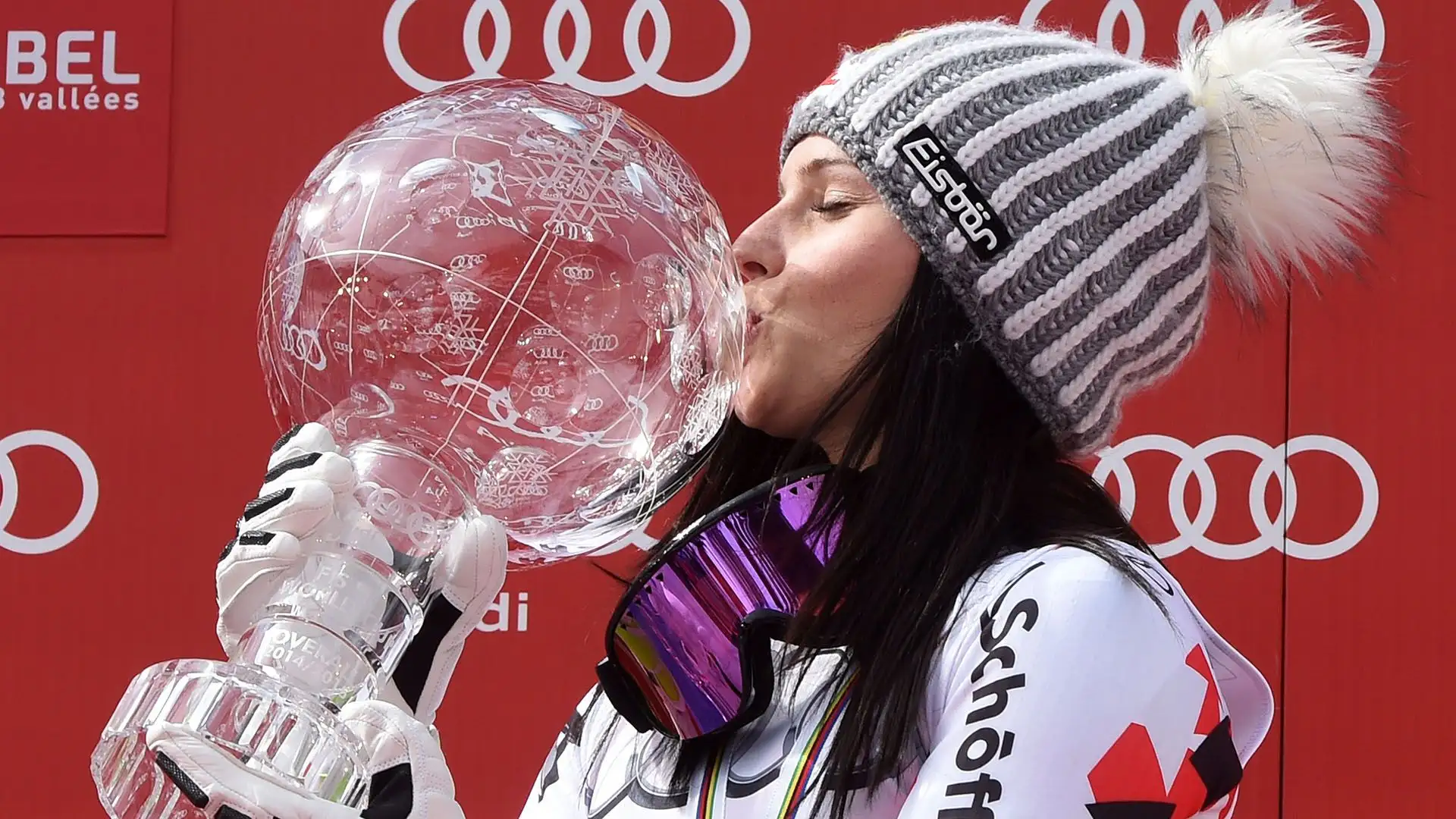 Ai giochi olimpici ha vinto 3 medaglie:
1 oro (supergigante a Soci 2014) e
2 argenti (slalom gigante a Soci 2014, supergigante a Pyeongchang 2018)