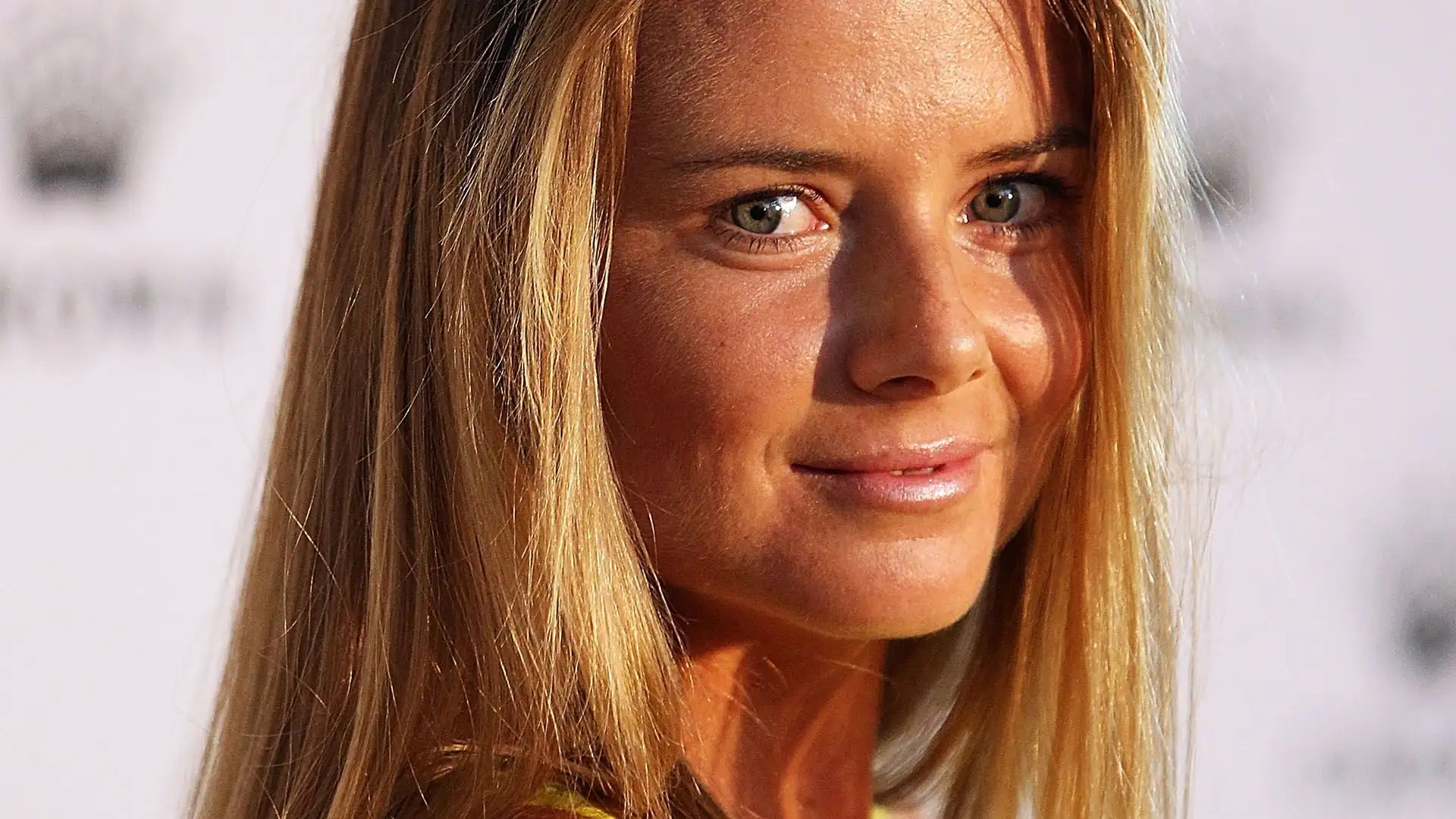 Daniela si è aggiudicata 7 titoli WTA in singolare, arrivando fino alla posizione nº5 in classifica mondiale nel gennaio 2003 e accumulando, durante gli anni, montepremi superiori a 10 000 000 $