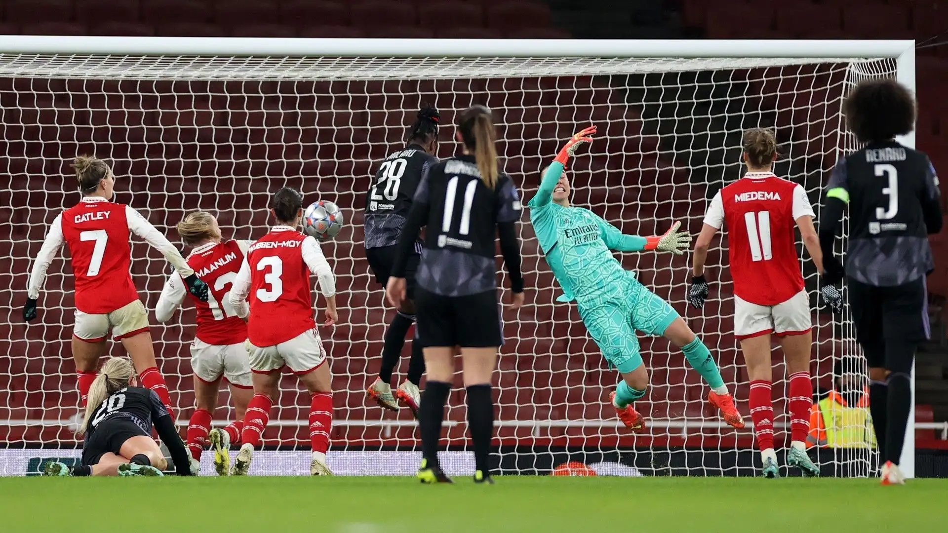 Arsenal e Olympique Lione hanno gli stessi punti: 10