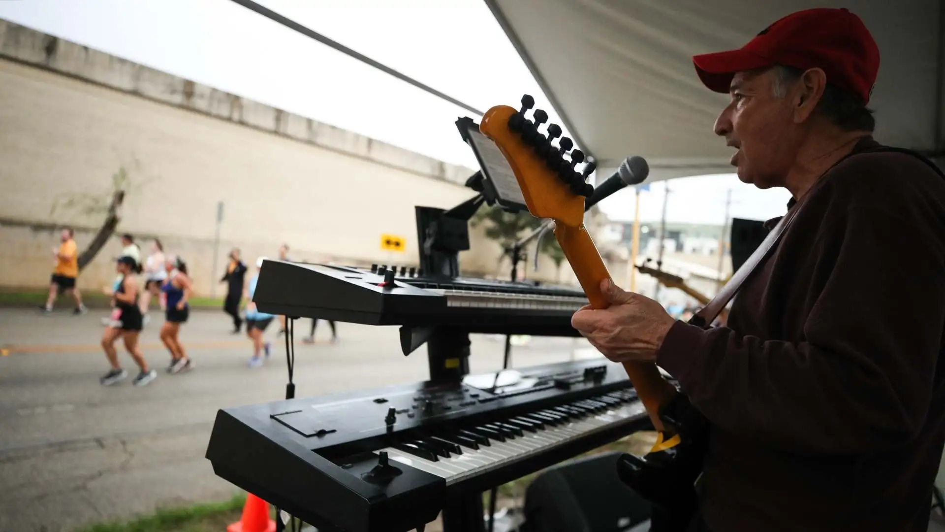 La giornata è stata accompagnata dalla musica rock di band locali