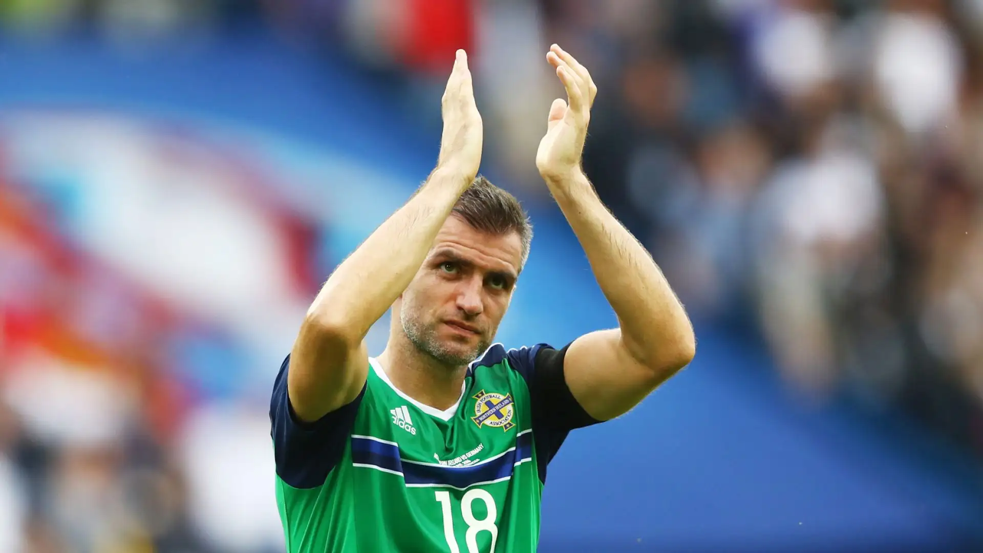 Aaron Hughes: 0 espulsioni in 23 anni di carriera
