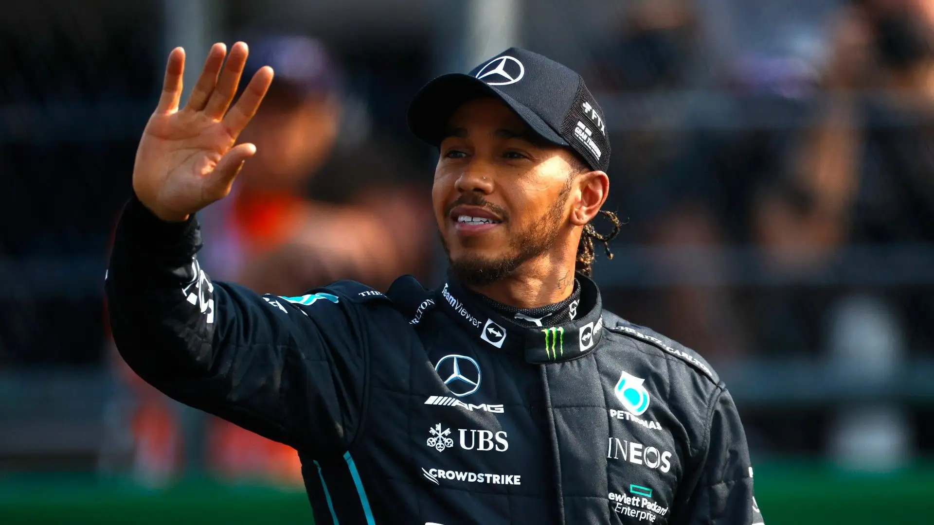 Lewis Hamilton ama il surf: è il suo sport preferito dopo l'automobilismo, ovviamente
