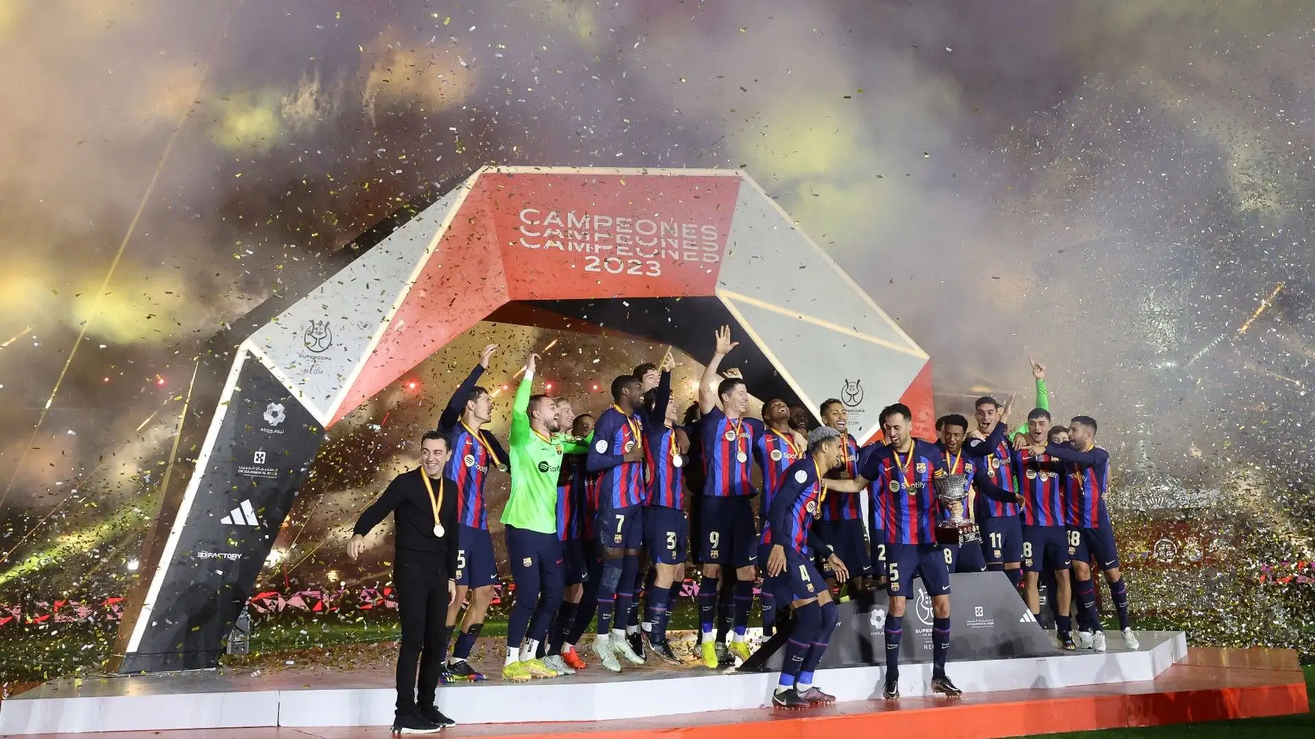 Grande festa durante la premiazione