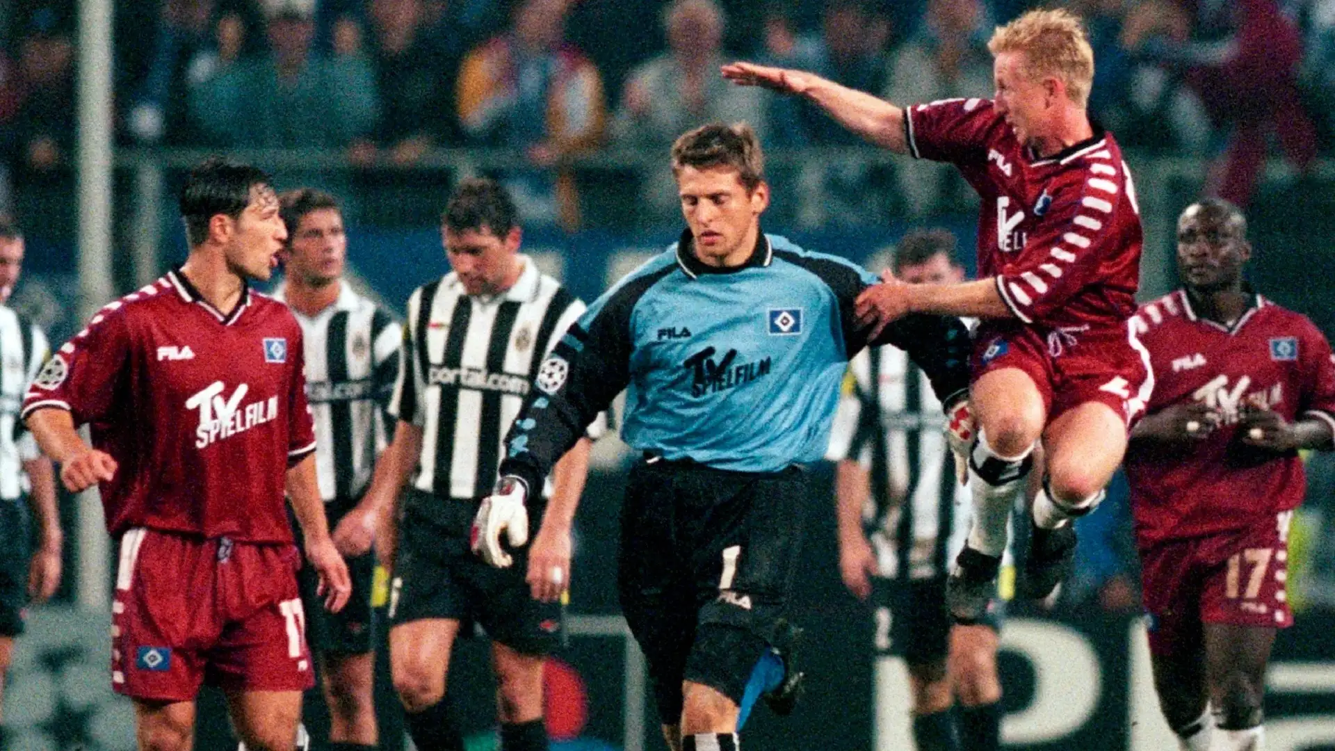 9) Hans-Jorg Butt (Germania): 33 Gol