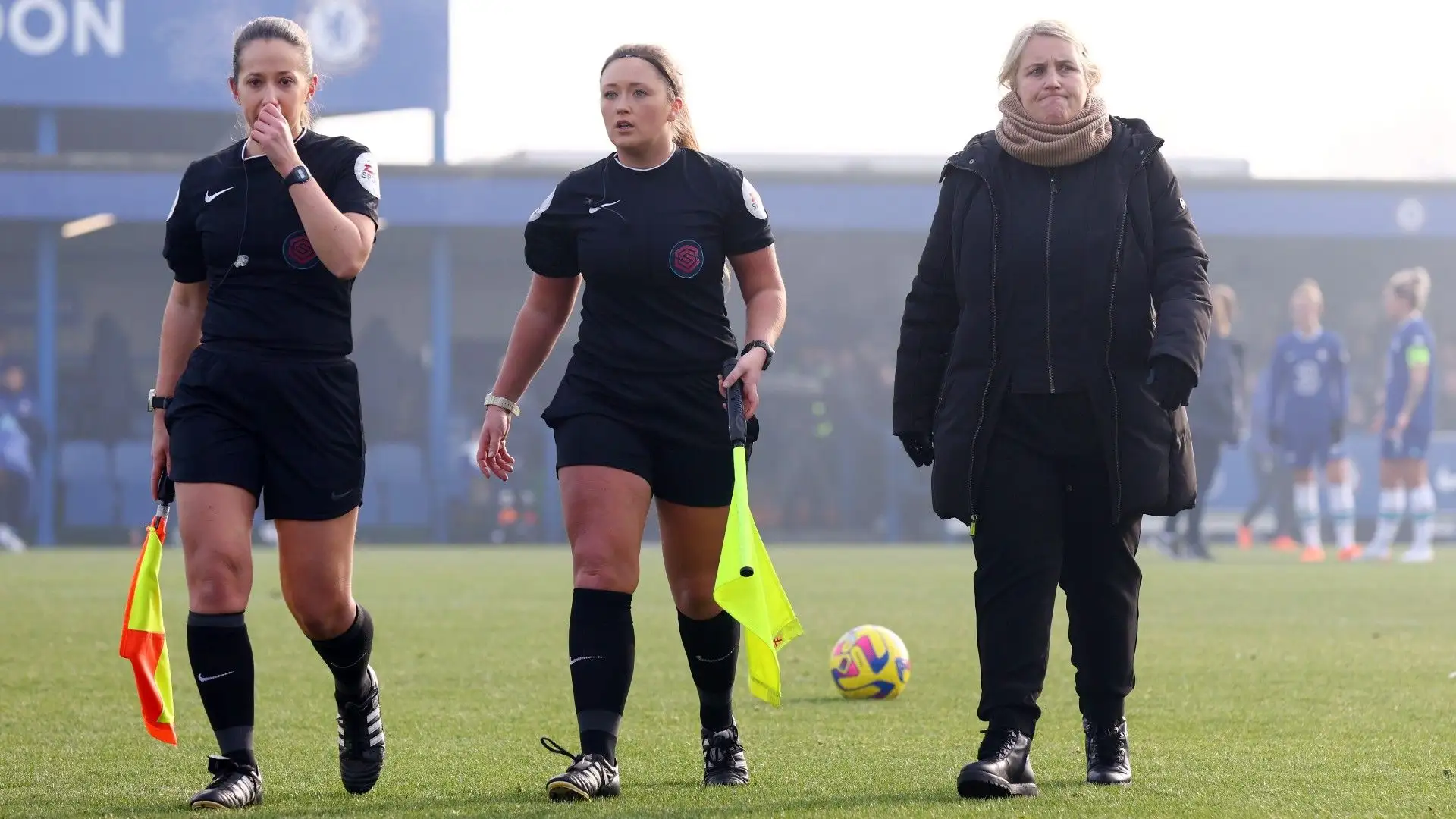 L'arbitro ha deciso di sospendere la gara: il campo era troppo scivoloso per giocare