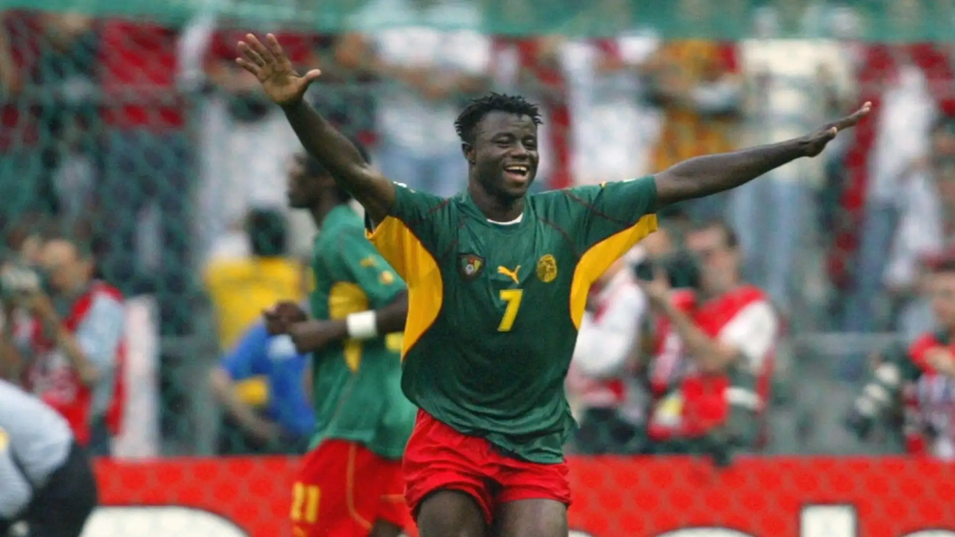 Con il Camerun ha conquistato la medaglia d'oro alle Olimpiadi del 2000 a Sydney