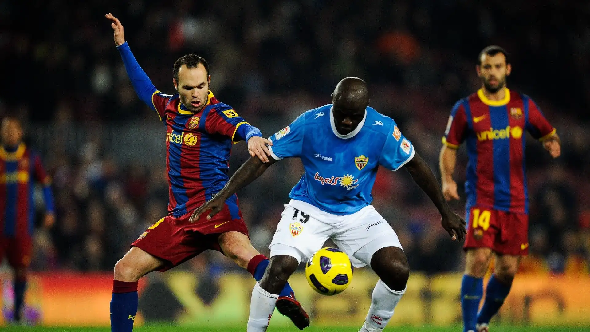 In foto Modeste M'Bami e Andrés Iniesta