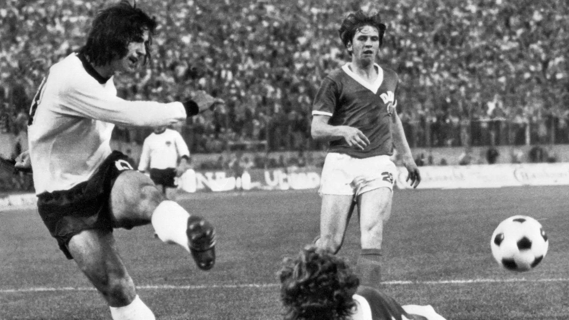 6) Gerd Muller (Germania): 730 gol