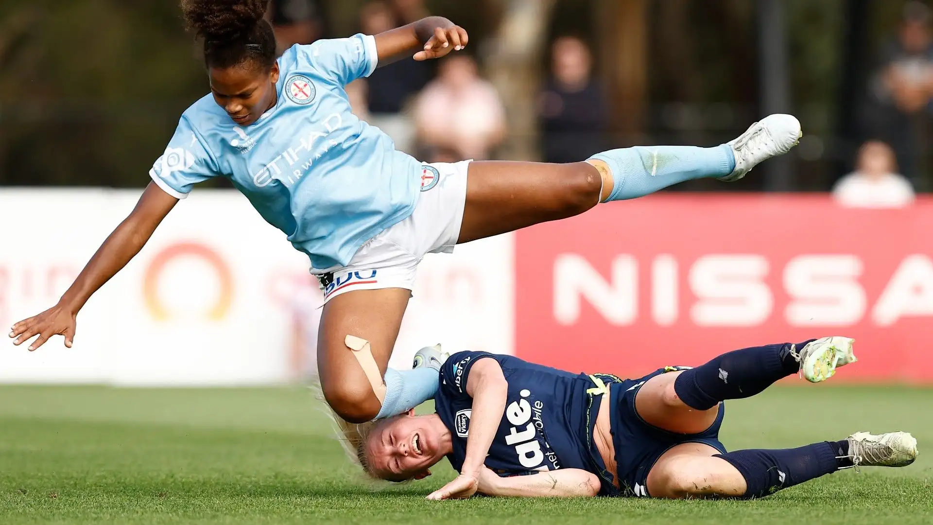 Lo scontro, involontario, è avvenuto nella sfida tra Adelaide United e Melbourne Victory