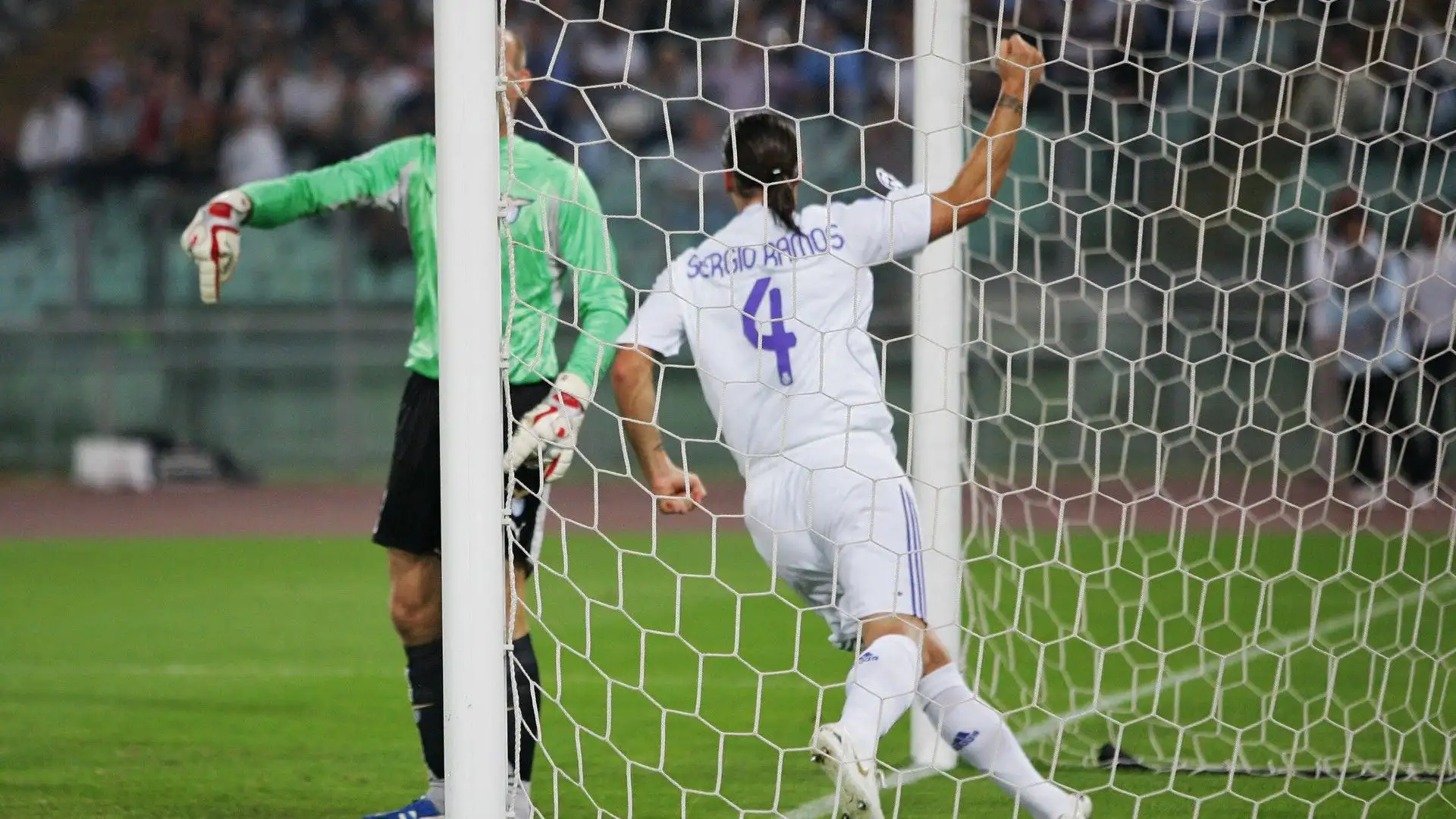 Il Real Madrid vinse la partita per 3-1 con le reti di Júlio Baptista, Raúl e Robinho. Per la Lazio segnò Pandev