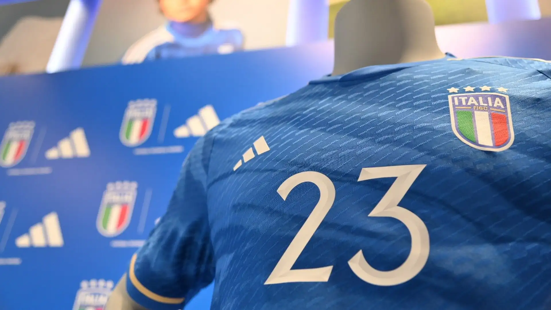 La presentazione è avvenuta all'Adidas store di Roma