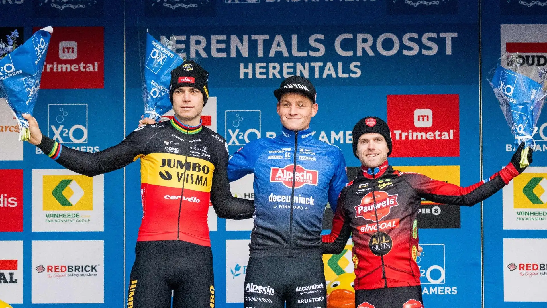 Mathieu ha staccato all'ultimo giro Wout van Aert