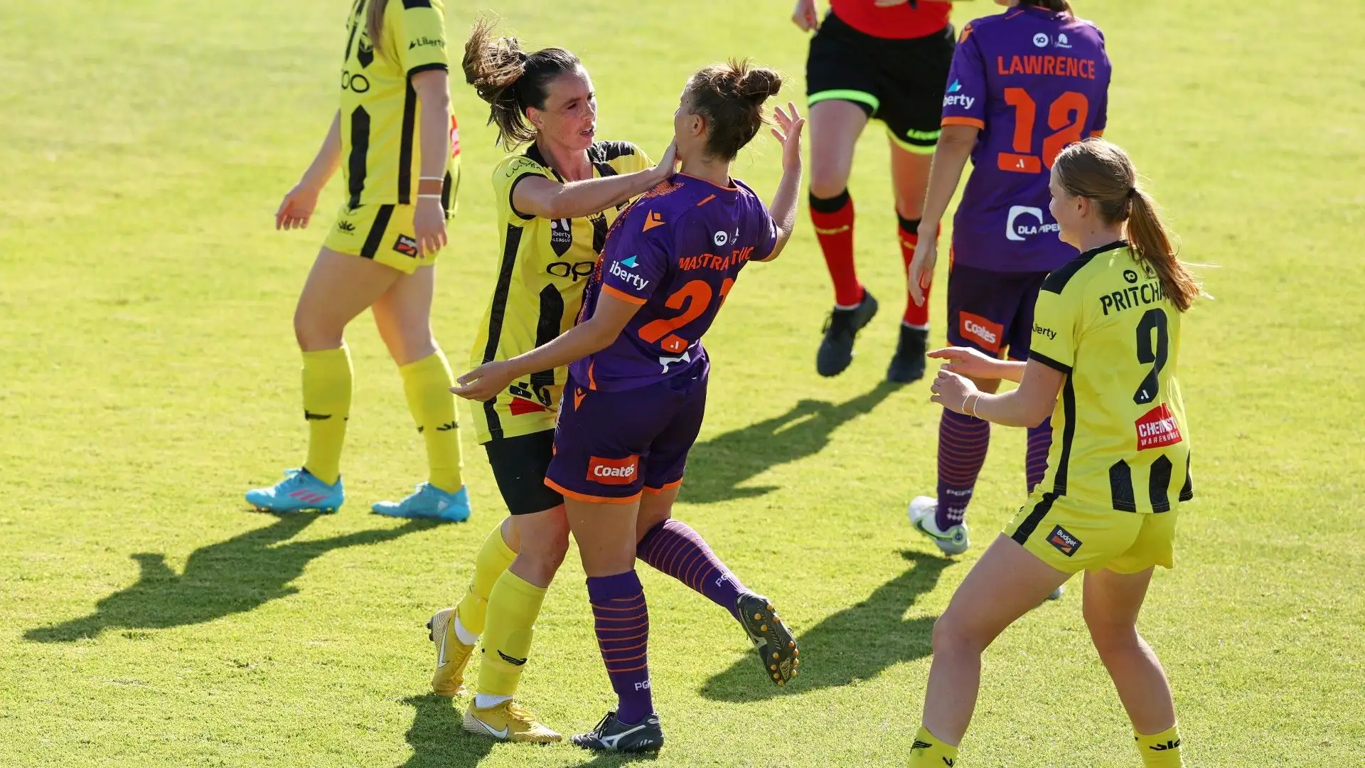 Il fatto è accaduto nel primo tempo della partita
