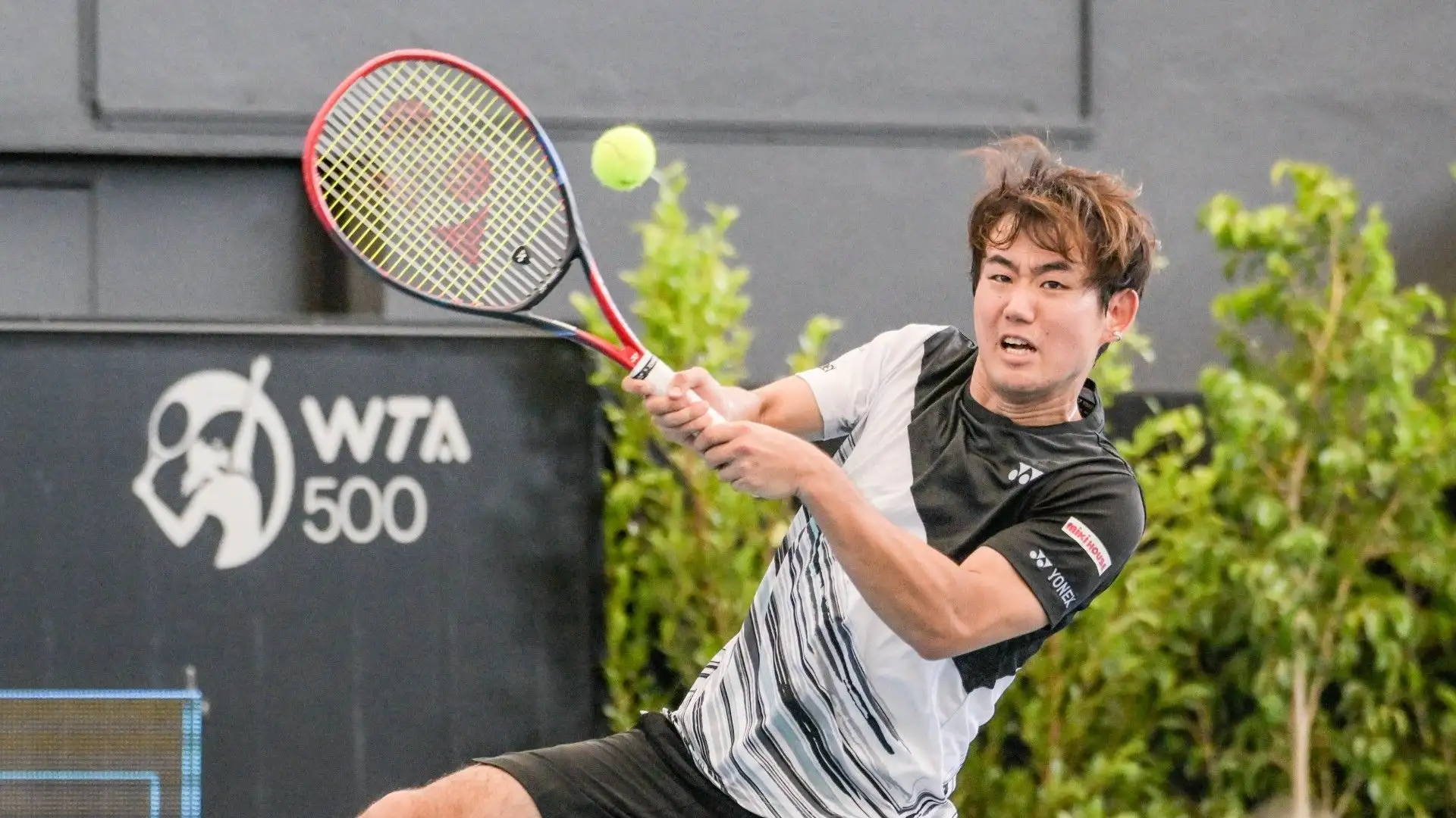 Nishioka si è ritirato sul punteggio di 7-6 1-0 a favore dello statunitense