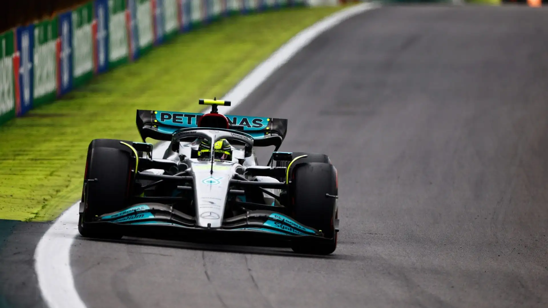 2- Lewis Hamilton 61
