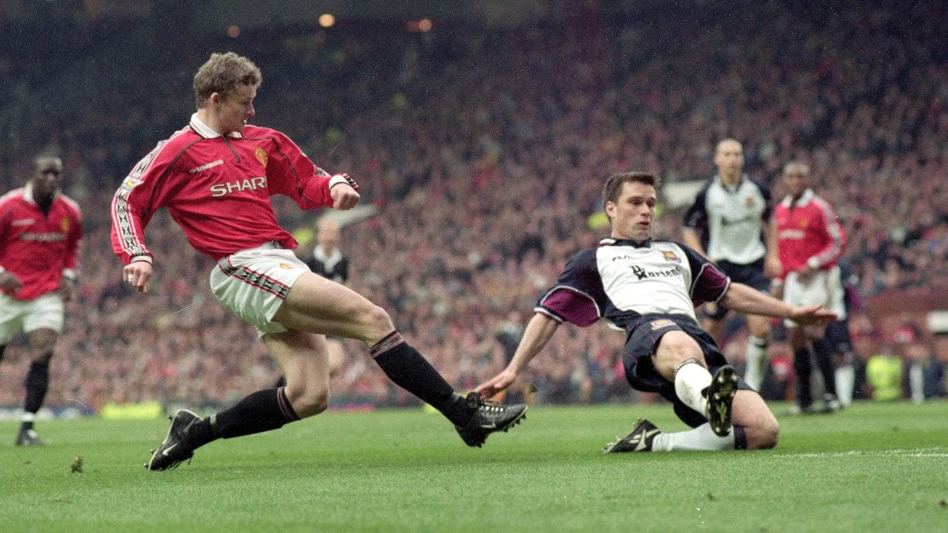 126 gol in 366 presenze con il Manchester United
