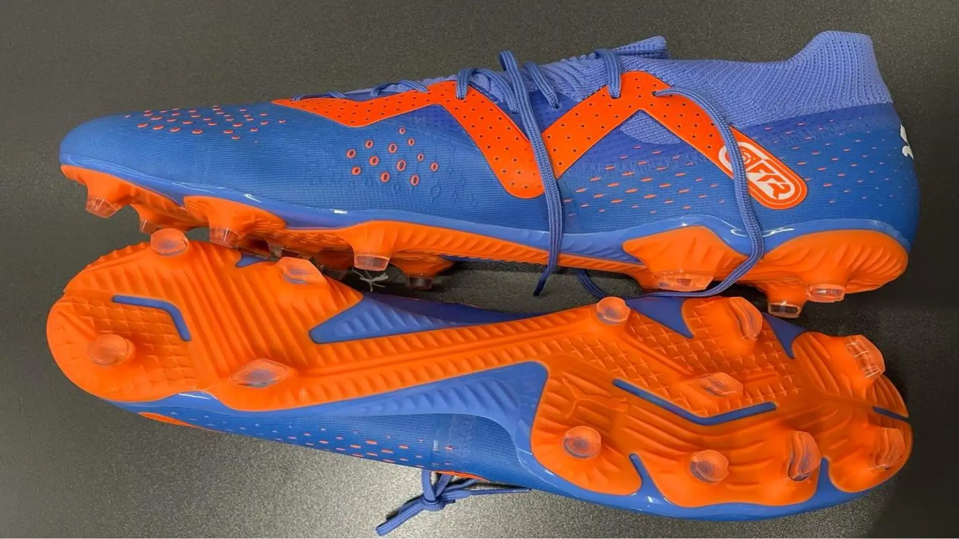 Alcune marche offrono la possibilità di personalizzare le scarpe da calcio con colori, design e materiali