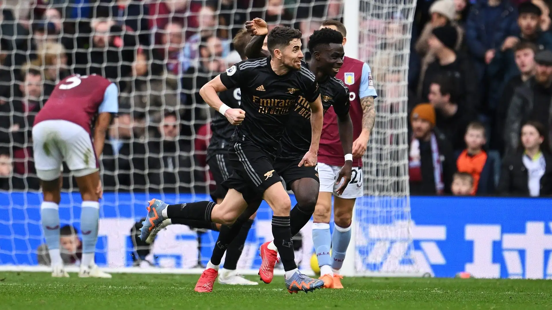 Saka ha segnato il primo gol per la sua squadra. A segno anche Jorginho