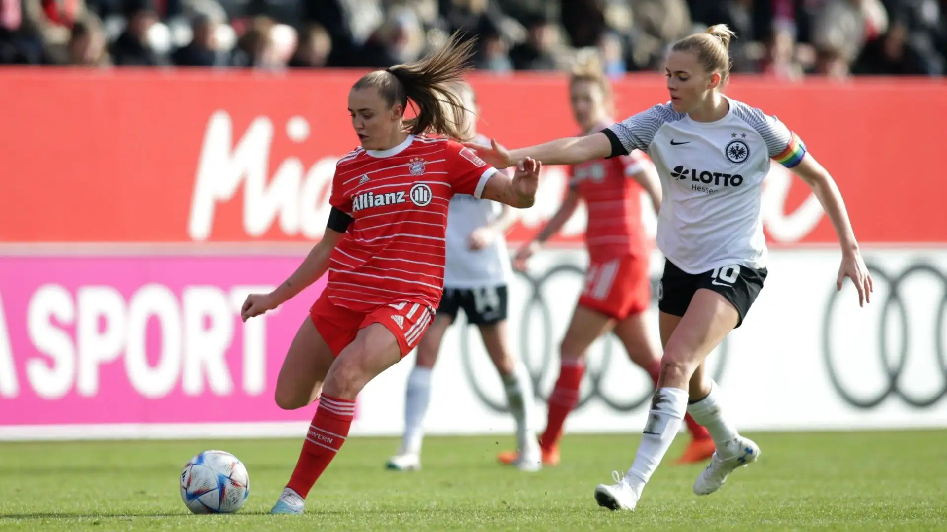 Per il  Bayern Monaco hanno segnato Viggósdóttir e Schuller