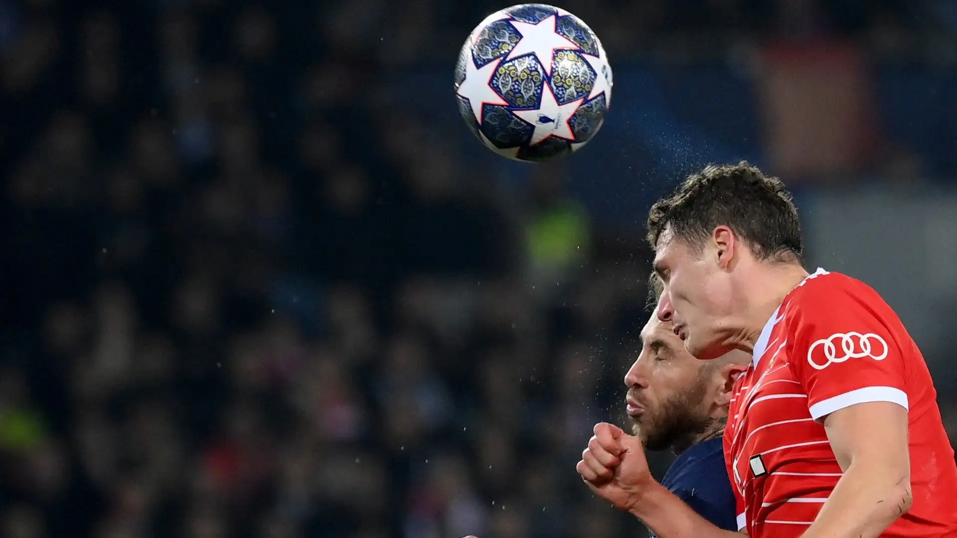 In foto Pavard mentre colpisce il pallone di testa